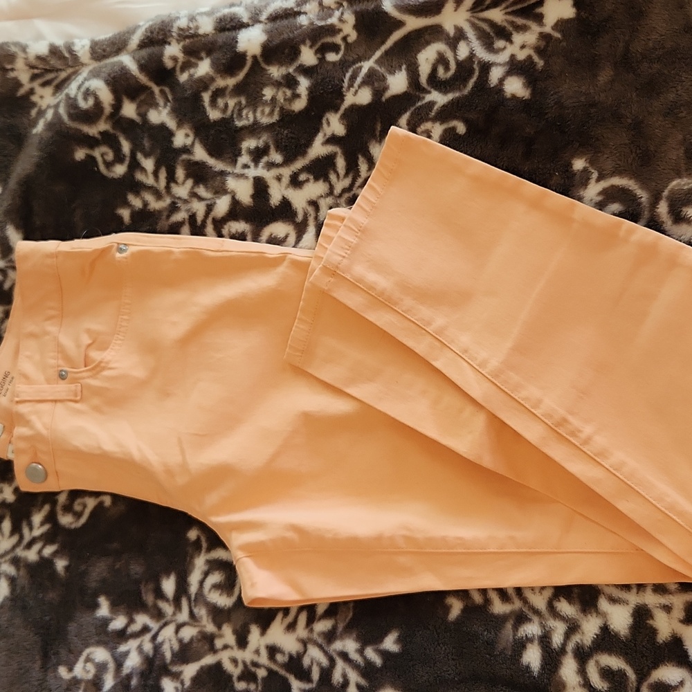 NWT Peach Low Rise Jegging SIZE 10